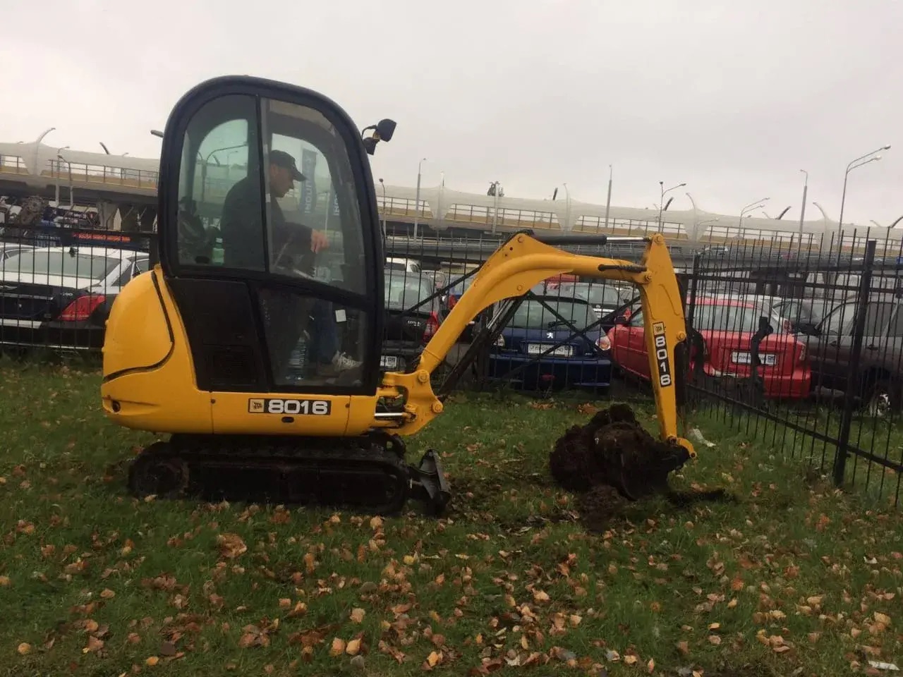JCB 8016